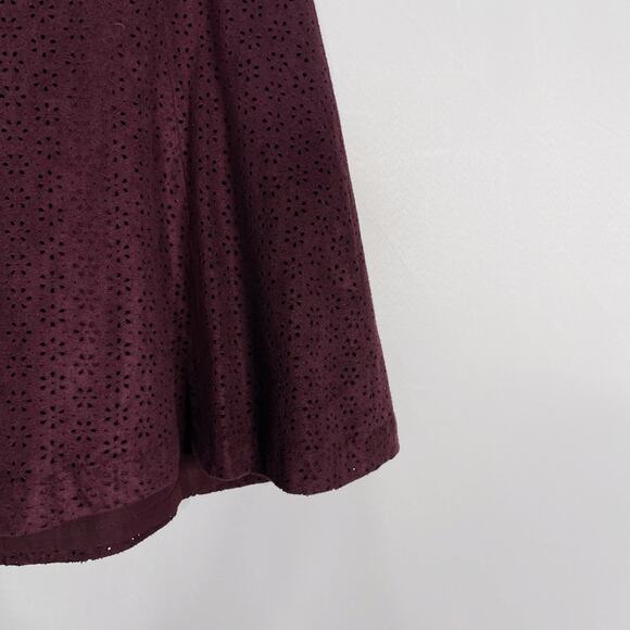 Express 00 Burgundy Red Perforated Faux Suede A Line Mini Skirt Floral Pattern - Picture 4 of 7